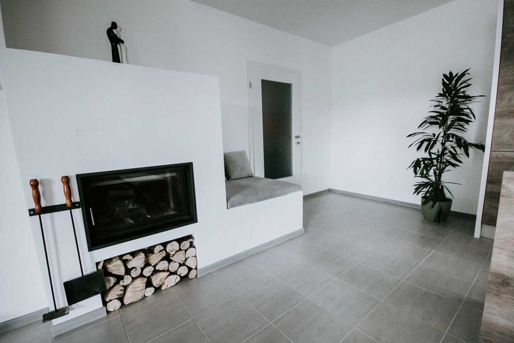 Rojc apartment_kamin