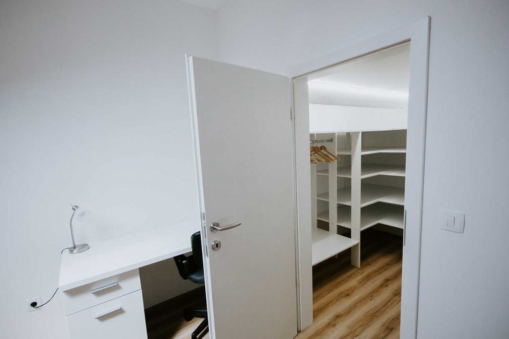 Rojc apartment_omara