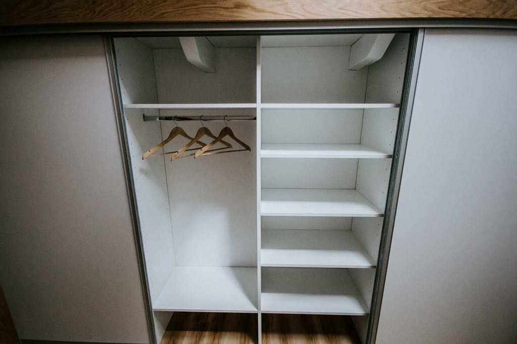 Rojc apartment_omara2