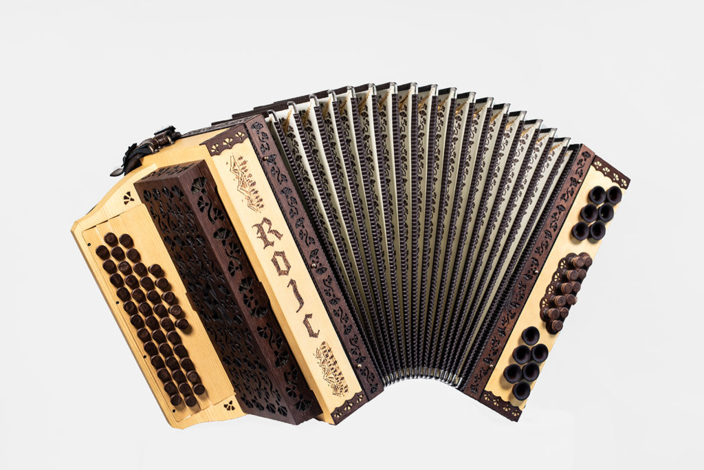 Rojc_harmonike_lesena_smreka_hrast_ročno_žgana1