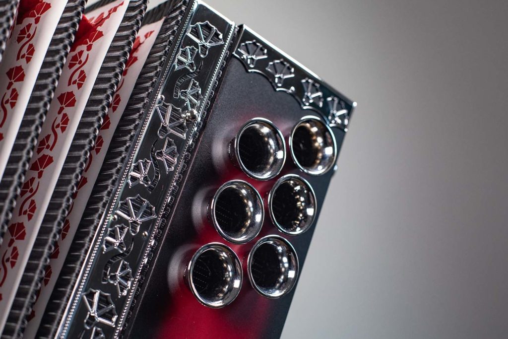 Rojc_harmonike_rdeča_mat_krom5