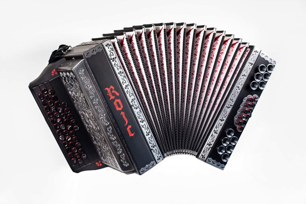 Rojc_harmonike_črna_rdeča2
